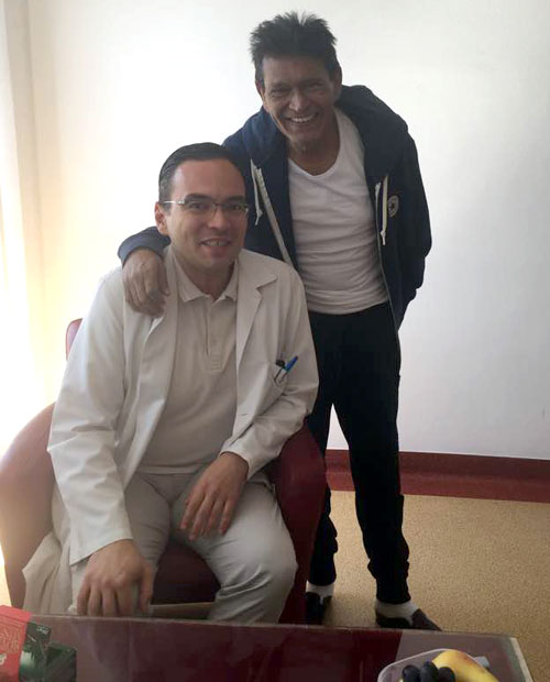 ПОПУЛАРНИ ПЕВАЧ У КРИТИЧНОМ СТАЊУ: Синан Сакић се бори за живот!